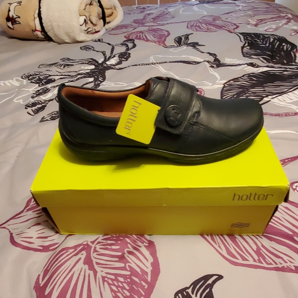 Navy flat dress shoes..never worn